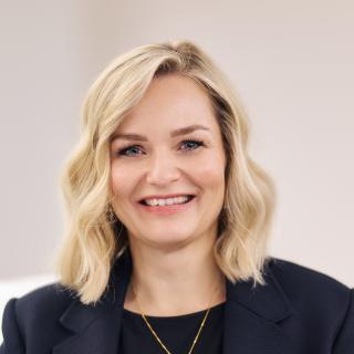 Anja Kna­ke, Master of Science, Steuerberaterin