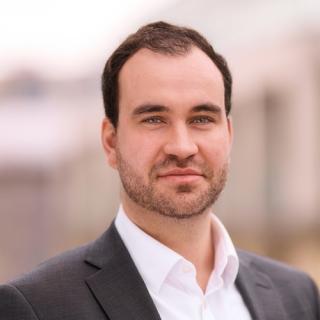 Niklas Mennebäck, Steuerberater